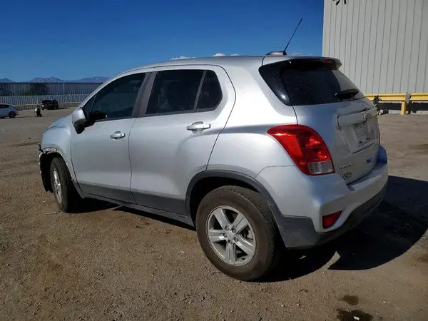 KL7CJNSBXJB603188 2018 CHEVROLET TRAX - Image 2