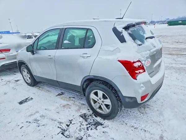 KL7CJNSBXJB607273 2018 CHEVROLET TRAX - Image 2
