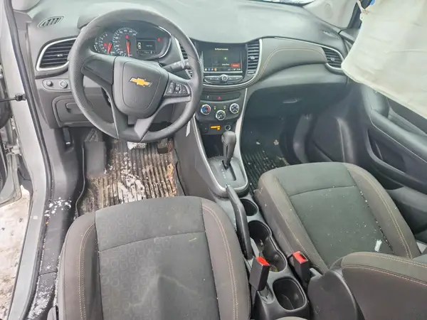 KL7CJNSBXJB607273 2018 CHEVROLET TRAX - Image 8