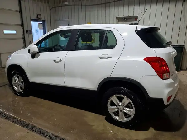 KL7CJNSBXJB622047 2018 CHEVROLET TRAX - Image 2