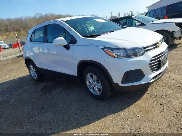 KL7CJNSBXJB647725 2018 CHEVROLET TRAX - Image 1