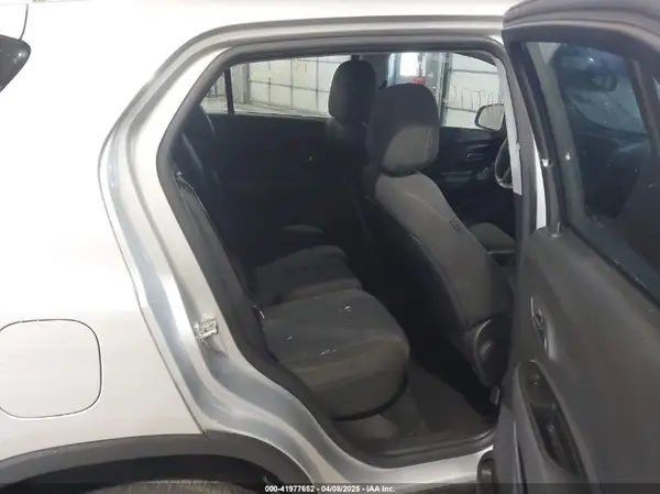 KL7CJNSBXJB708684 2018 CHEVROLET TRAX - Image 8