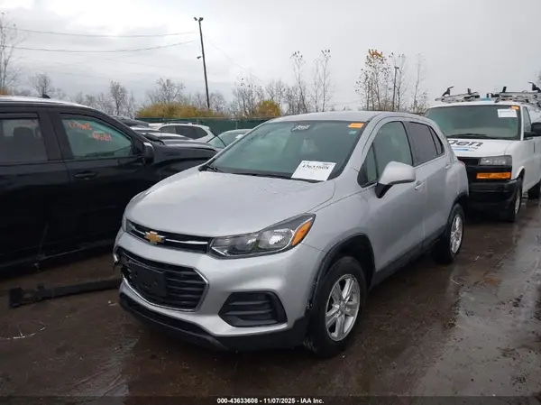 KL7CJNSBXJB710161 2018 CHEVROLET TRAX - Image 2