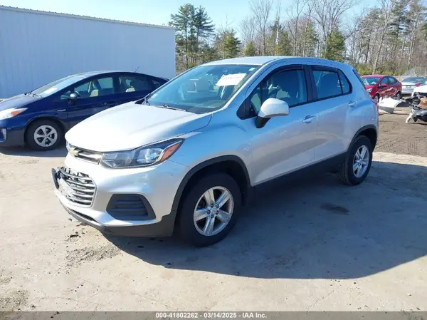 KL7CJNSBXJB721175 2018 CHEVROLET TRAX - Image 2
