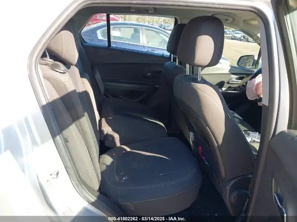 KL7CJNSBXJB721175 2018 CHEVROLET TRAX - Image 8