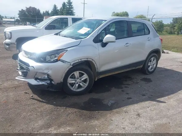 KL7CJNSBXJB731320 2018 CHEVROLET TRAX - Image 2