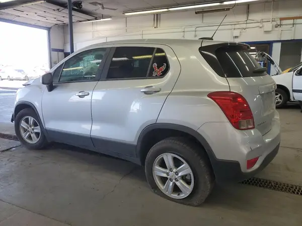 KL7CJNSBXLB038895 2020 CHEVROLET TRAX - Image 2