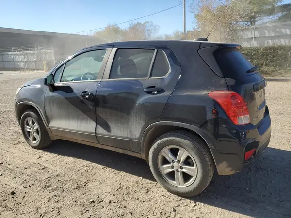 KL7CJNSBXMB349003 2021 CHEVROLET TRAX - Image 2