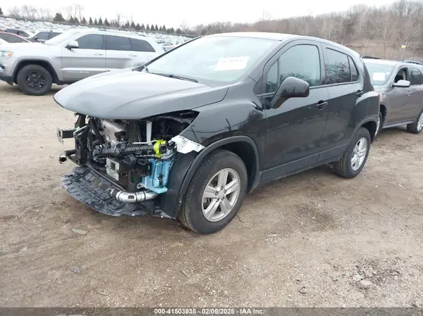 KL7CJNSM0NB509876 2022 CHEVROLET TRAX - Image 2
