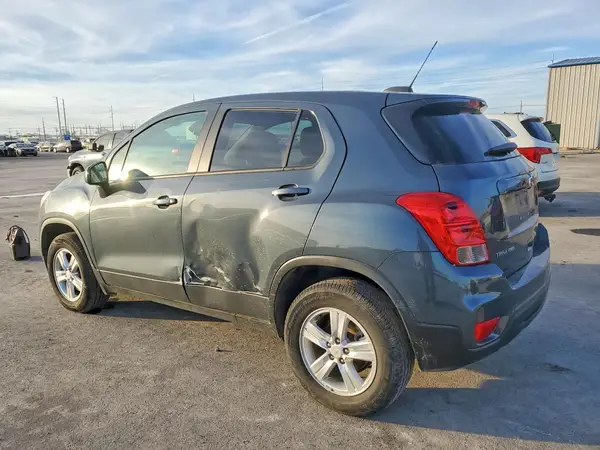 KL7CJNSM0NB515564 2022 CHEVROLET TRAX - Image 2