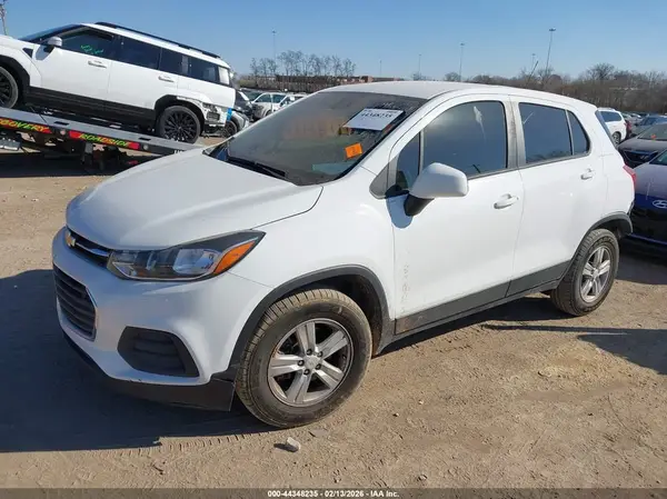 KL7CJNSM0NB527536 2022 CHEVROLET TRAX - Image 2