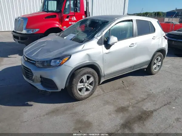 KL7CJNSM0NB545177 2022 CHEVROLET TRAX - Image 2