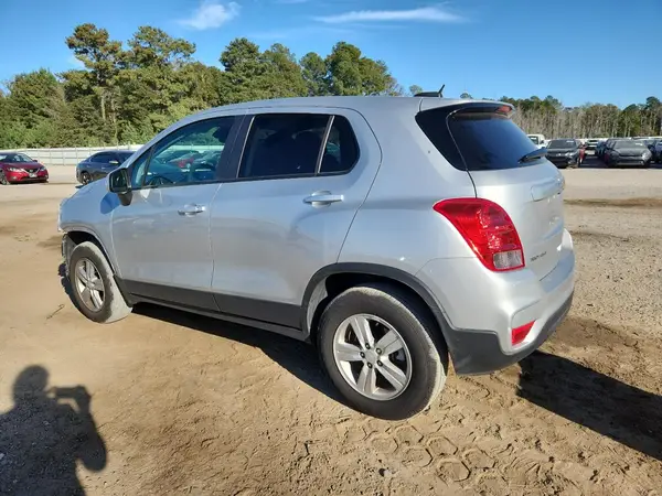 KL7CJNSM1MB365821 2021 CHEVROLET TRAX - Image 2