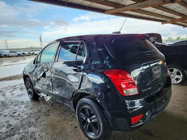 KL7CJNSM1NB511006 2022 CHEVROLET TRAX - Image 2