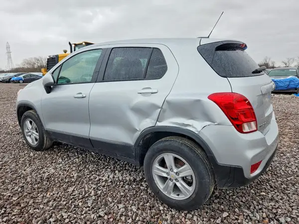 KL7CJNSM1NB545446 2022 CHEVROLET TRAX - Image 2