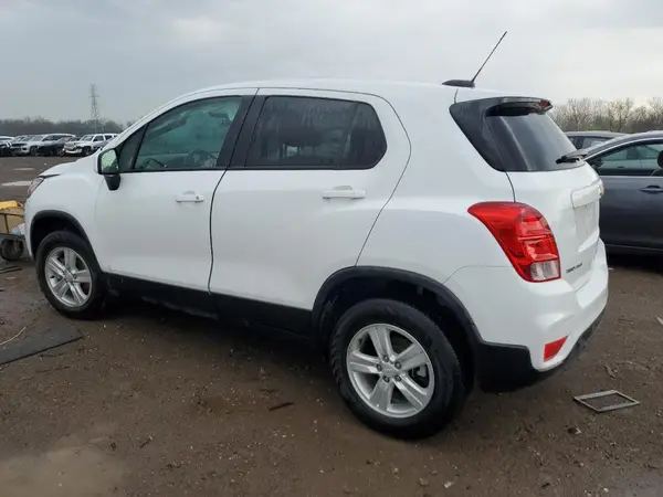 KL7CJNSM1NB547813 2022 CHEVROLET TRAX - Image 2