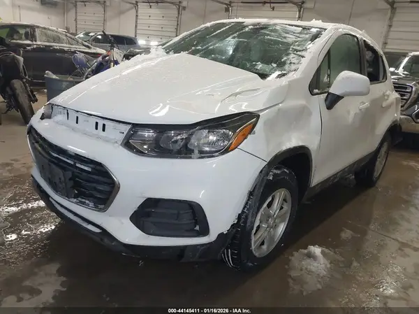 KL7CJNSM1NB548668 2022 CHEVROLET TRAX - Image 2
