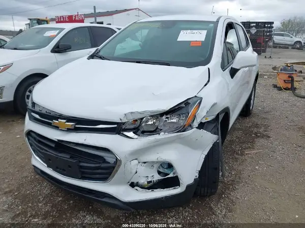 KL7CJNSM1NB548699 2022 CHEVROLET TRAX - Image 2