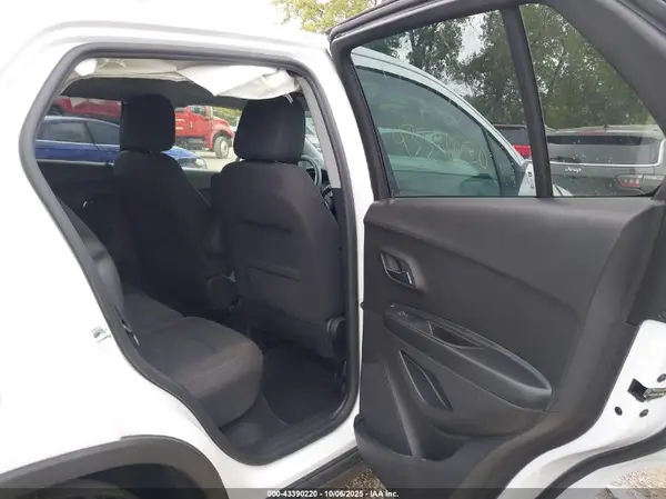 KL7CJNSM1NB548699 2022 CHEVROLET TRAX - Image 8