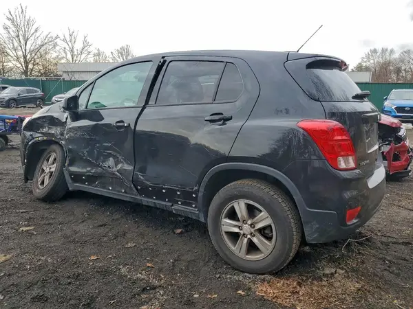 KL7CJNSM1NB555121 2022 CHEVROLET TRAX - Image 2