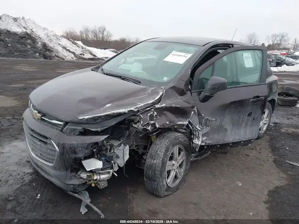 KL7CJNSM2MB376195 2021 CHEVROLET TRAX - Image 2