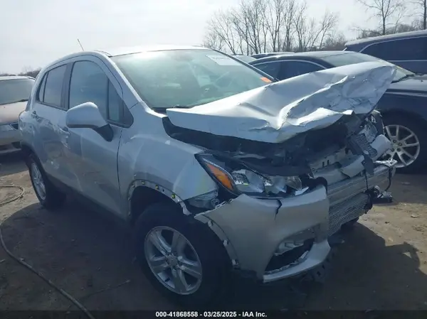 KL7CJNSM2NB502220 2022 CHEVROLET TRAX - Image 1