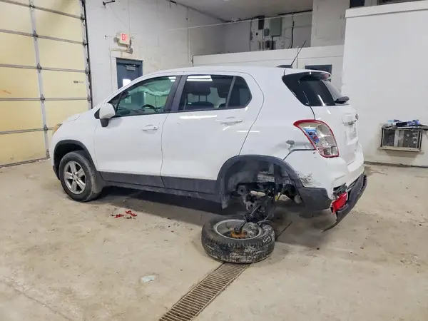 KL7CJNSM2NB527196 2022 CHEVROLET TRAX - Image 2