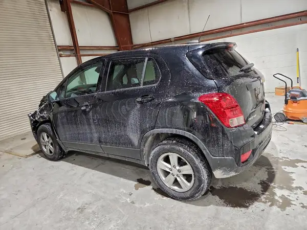 KL7CJNSM2NB542717 2022 CHEVROLET TRAX - Image 2