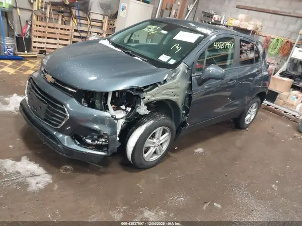 KL7CJNSM2NB542944 2022 CHEVROLET TRAX - Image 2