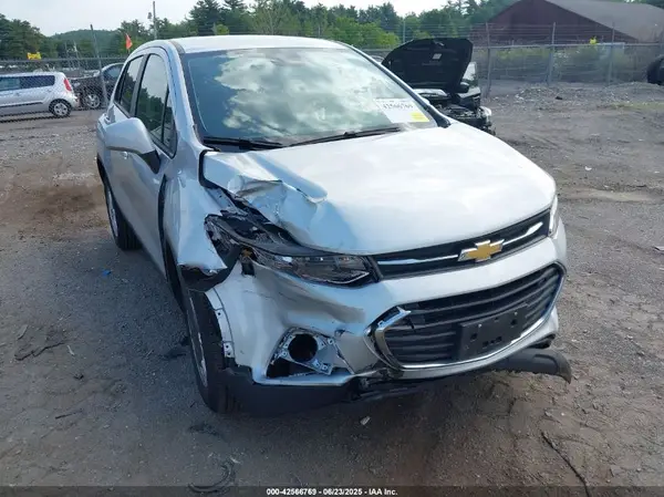 KL7CJNSM2NB544614 2022 CHEVROLET TRAX - Image 2