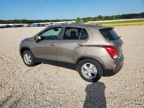 KL7CJNSM3NB517261 2022 CHEVROLET TRAX - Image 2