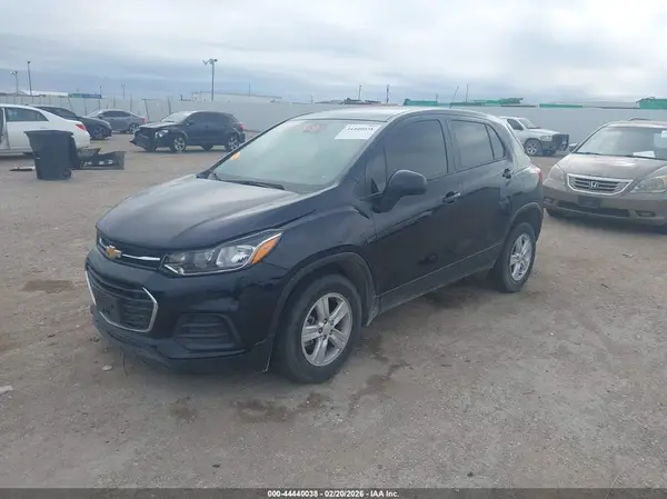 KL7CJNSM3NB523626 2022 CHEVROLET TRAX - Image 2