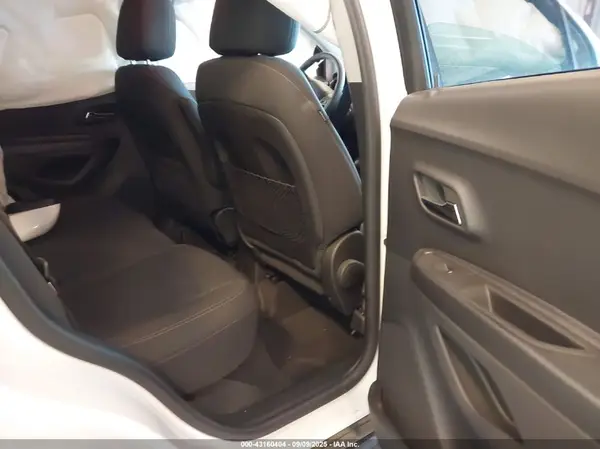 KL7CJNSM3NB542855 2022 CHEVROLET TRAX - Image 8