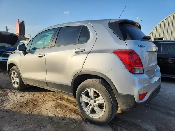 KL7CJNSM3NB545187 2022 CHEVROLET TRAX - Image 2