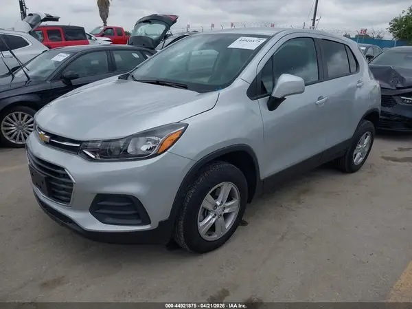 KL7CJNSM3NB545593 2022 CHEVROLET TRAX - Image 2