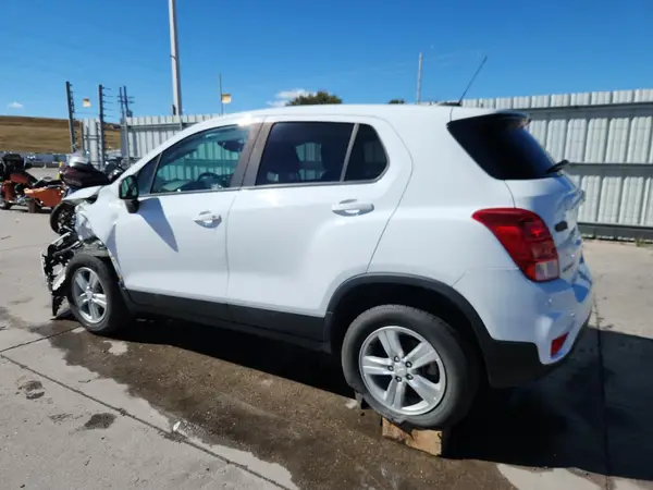 KL7CJNSM3NB548378 2022 CHEVROLET TRAX - Image 2