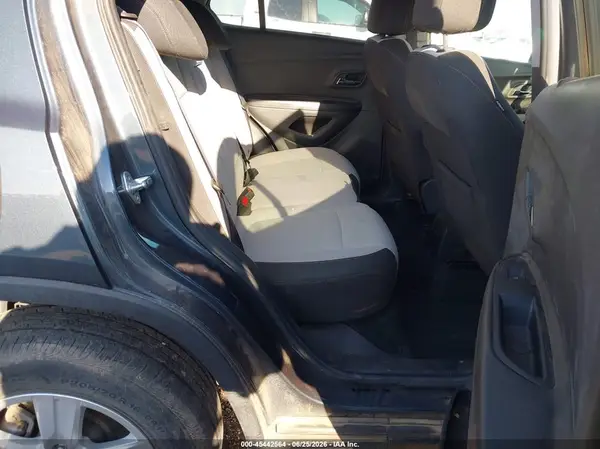 KL7CJNSM4NB512103 2022 CHEVROLET TRAX - Image 8