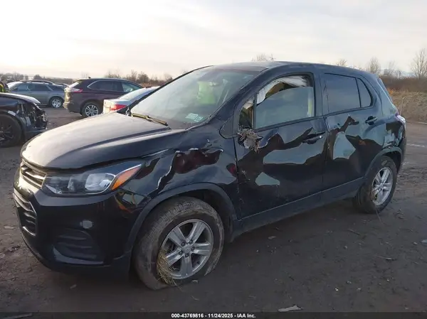KL7CJNSM4NB527409 2022 CHEVROLET TRAX - Image 2
