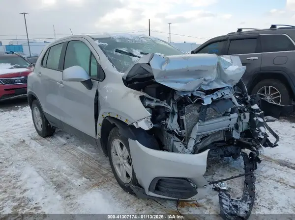 KL7CJNSM5MB362064 2021 CHEVROLET TRAX - Image 1