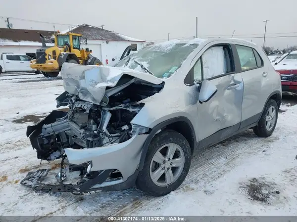 KL7CJNSM5MB362064 2021 CHEVROLET TRAX - Image 2