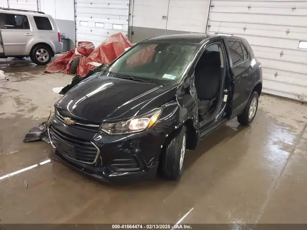 KL7CJNSM5NB503037 2022 CHEVROLET TRAX - Image 2