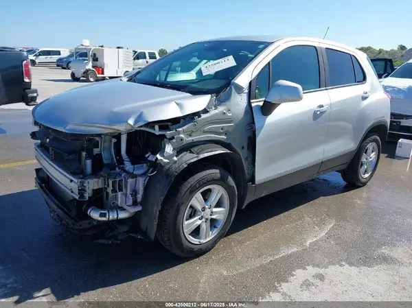 KL7CJNSM5NB503071 2022 CHEVROLET TRAX - Image 2