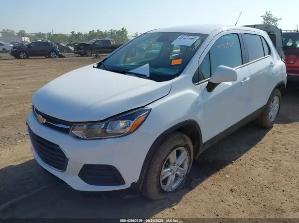 KL7CJNSM5NB548561 2022 CHEVROLET TRAX - Image 2
