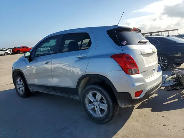 KL7CJNSM5NB552075 2022 CHEVROLET TRAX - Image 2