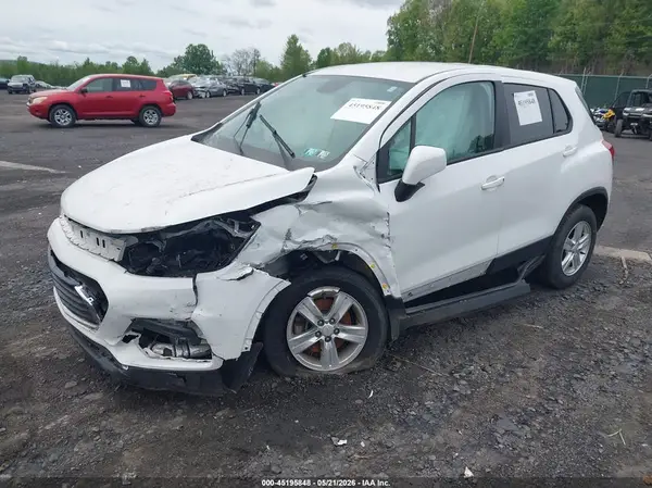 KL7CJNSM6NB549301 2022 CHEVROLET TRAX - Image 2