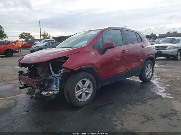 KL7CJNSM7NB521166 2022 CHEVROLET TRAX - Image 2