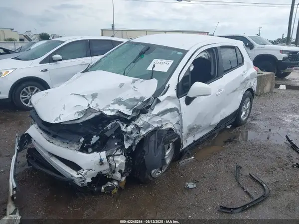 KL7CJNSM7NB543376 2022 CHEVROLET TRAX - Image 2