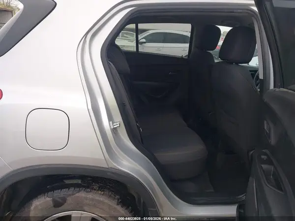 KL7CJNSM7NB545001 2022 CHEVROLET TRAX - Image 8
