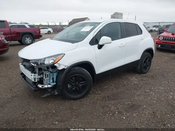 KL7CJNSM8MB374063 2021 CHEVROLET TRAX - Image 2