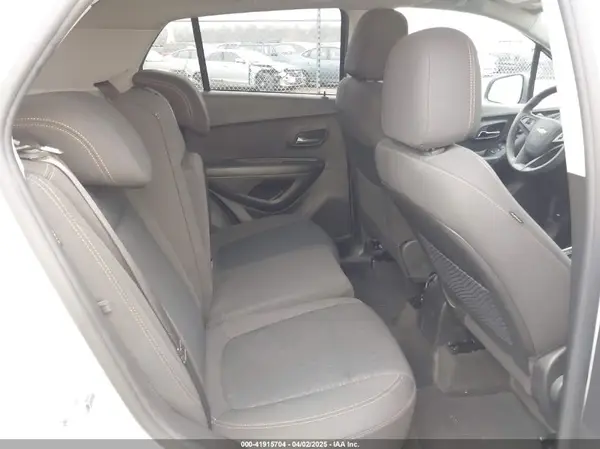 KL7CJNSM8MB374063 2021 CHEVROLET TRAX - Image 8